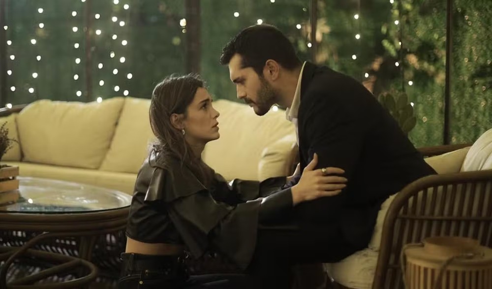 O Último Verão combina elementos de drama, ação e romance, e tem sido bem recebida pelo público brasileiro — Foto: Reprodução/IMDb