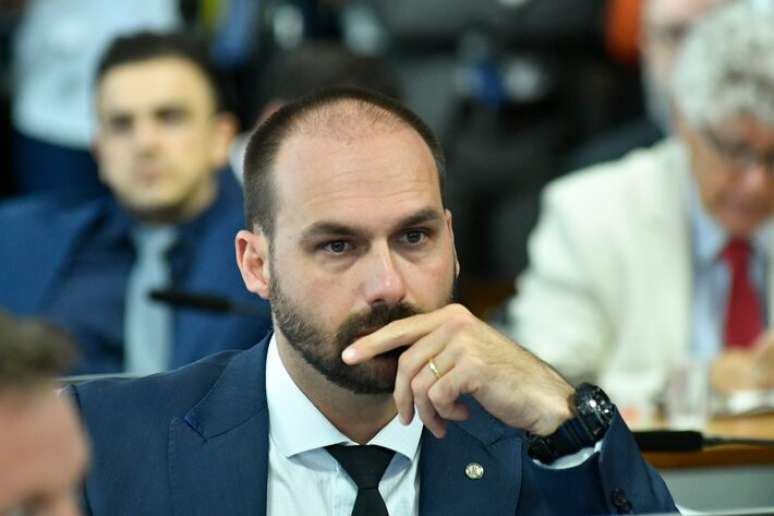 Moraes vota para manter condenação de Eduardo Bolsonaro a 4 anos e 2 meses