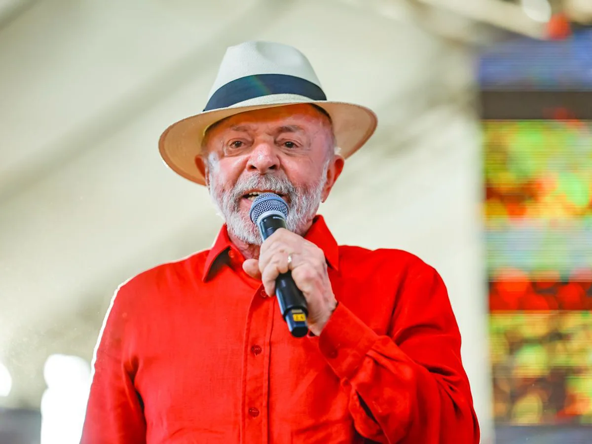 "Votar na família Bolsonaro é votar no Vorcaro", diz Lula em Pernambuco