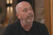Alex Escobar dá novo passo em retorno à TV: “Treinando pra voltar”