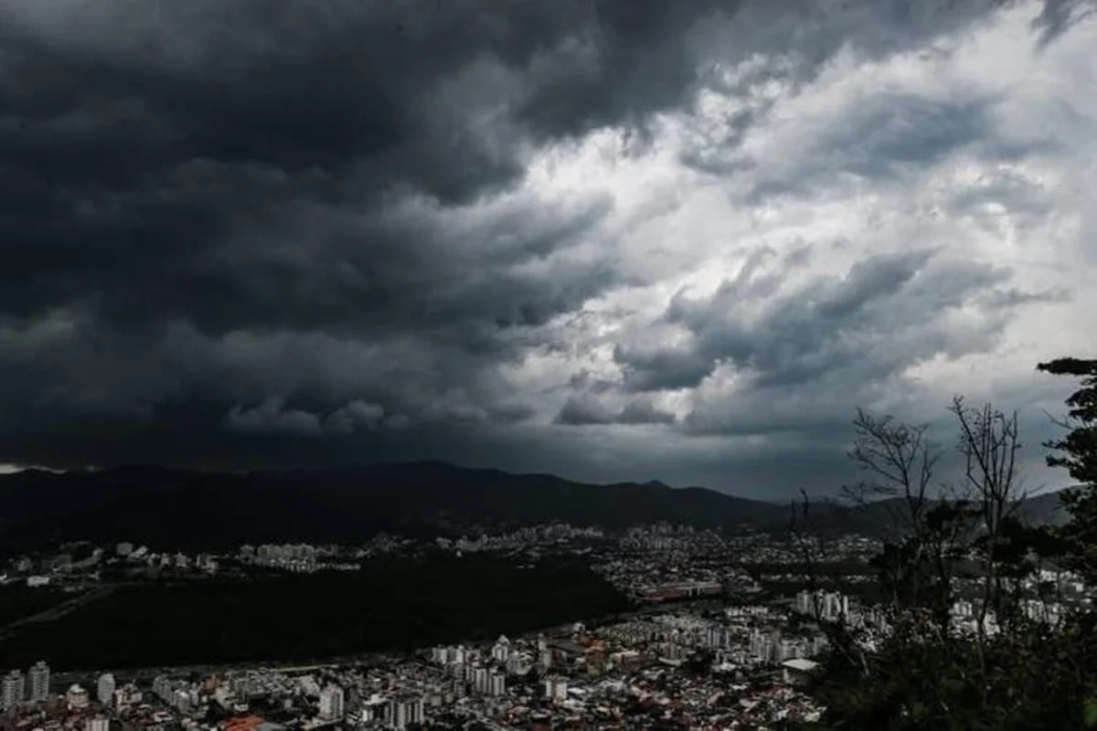 Clima: sul do país está sob alerta de "grande perigo" para chuvas e granizo
