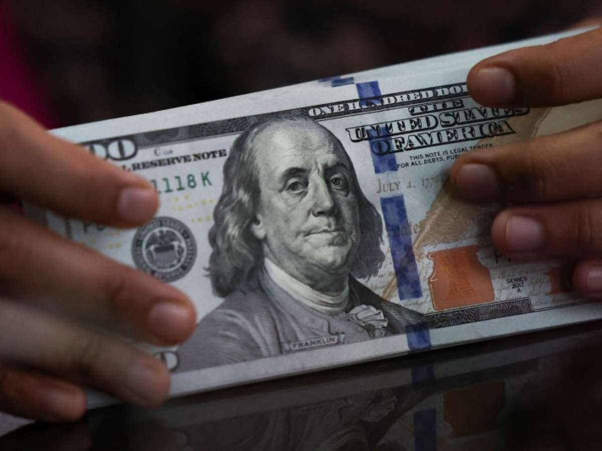 Dólar sobe e fecha perto dos R$ 5,20, com mercado de olho nas eleições no Brasil e nos juros dos EUA