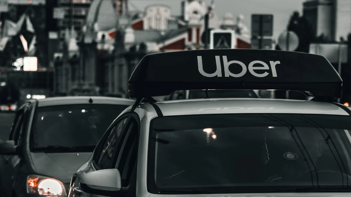 carro com logo da uber