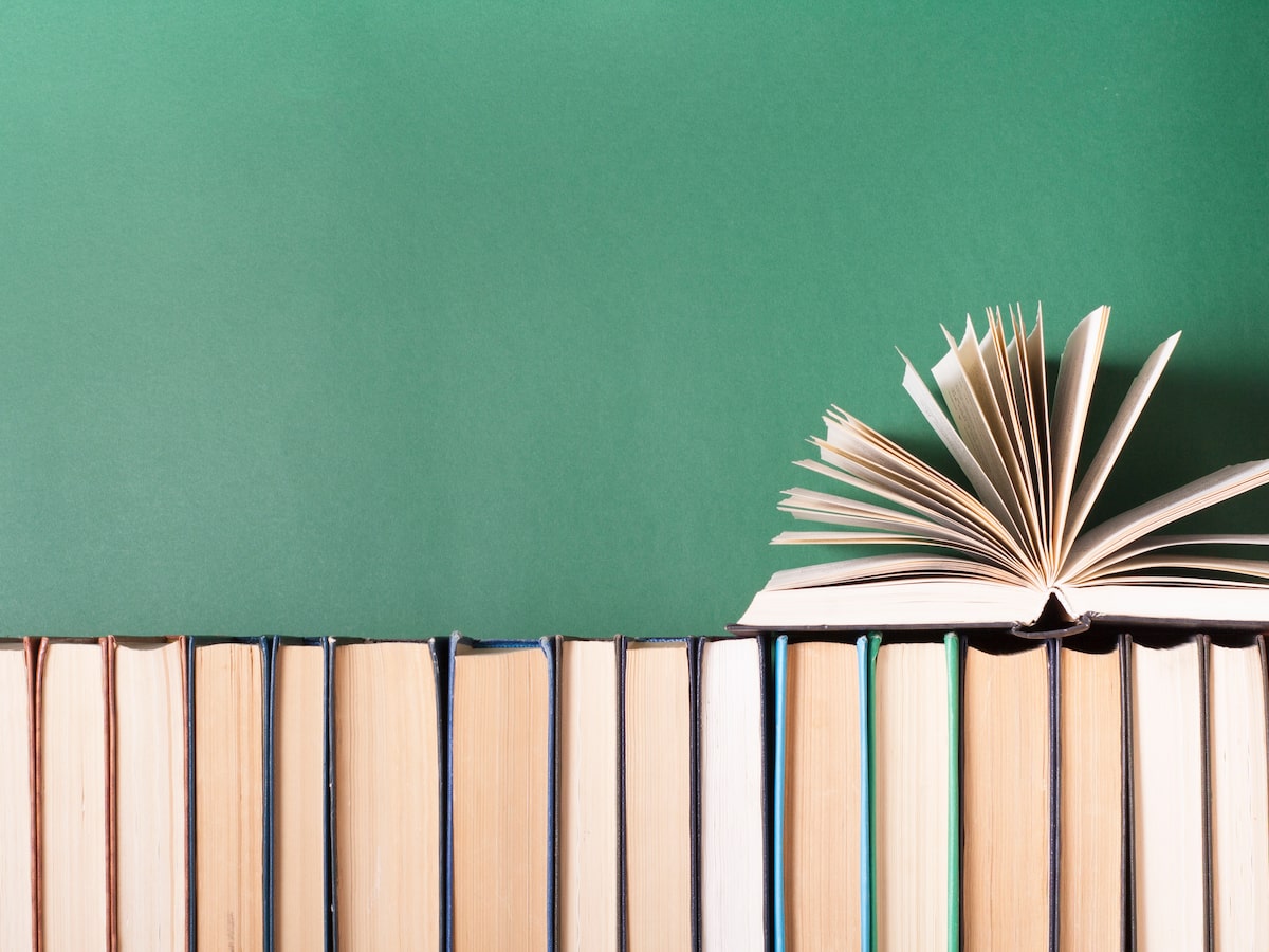 Prêmio literário francês retira livro de competição por suspeitas de uso de IA