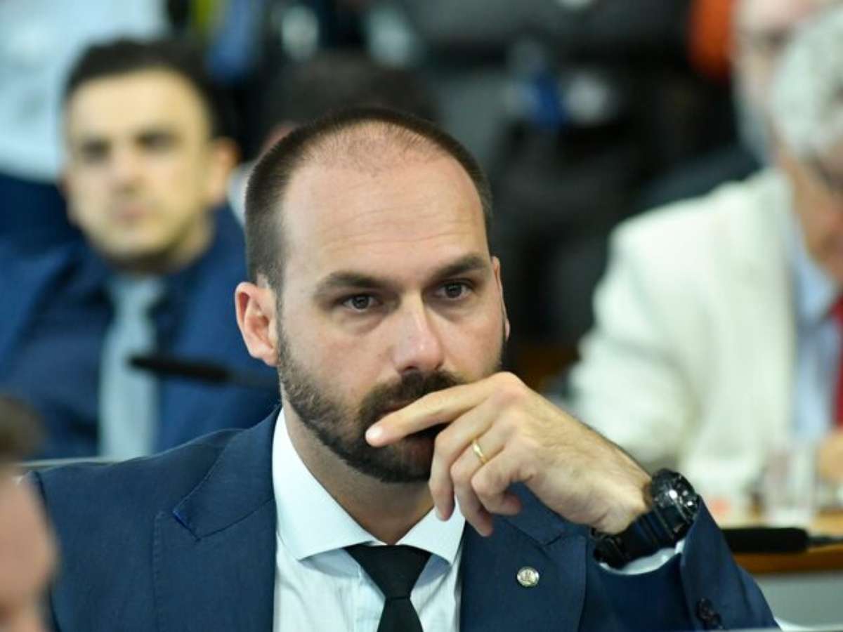 Moraes vota para manter condenação de Eduardo Bolsonaro a 4 anos e 2 meses