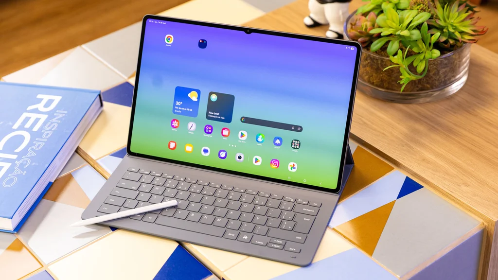 Galaxy Tab S11 Ultra cai para R$ 6.749 com teclado e S Pen inclusos