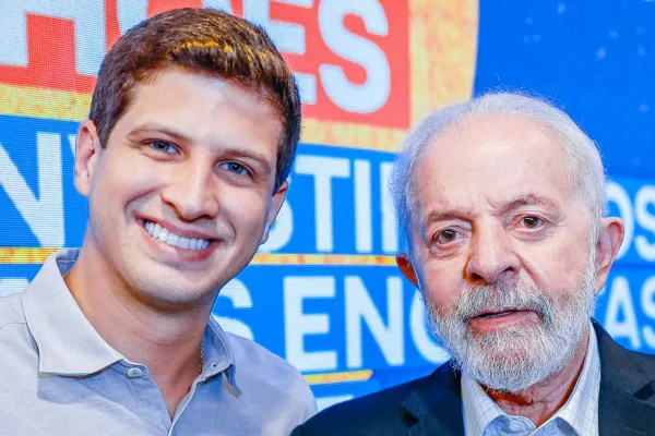 Ao lado de João Campos, Lula defende voto em mulheres