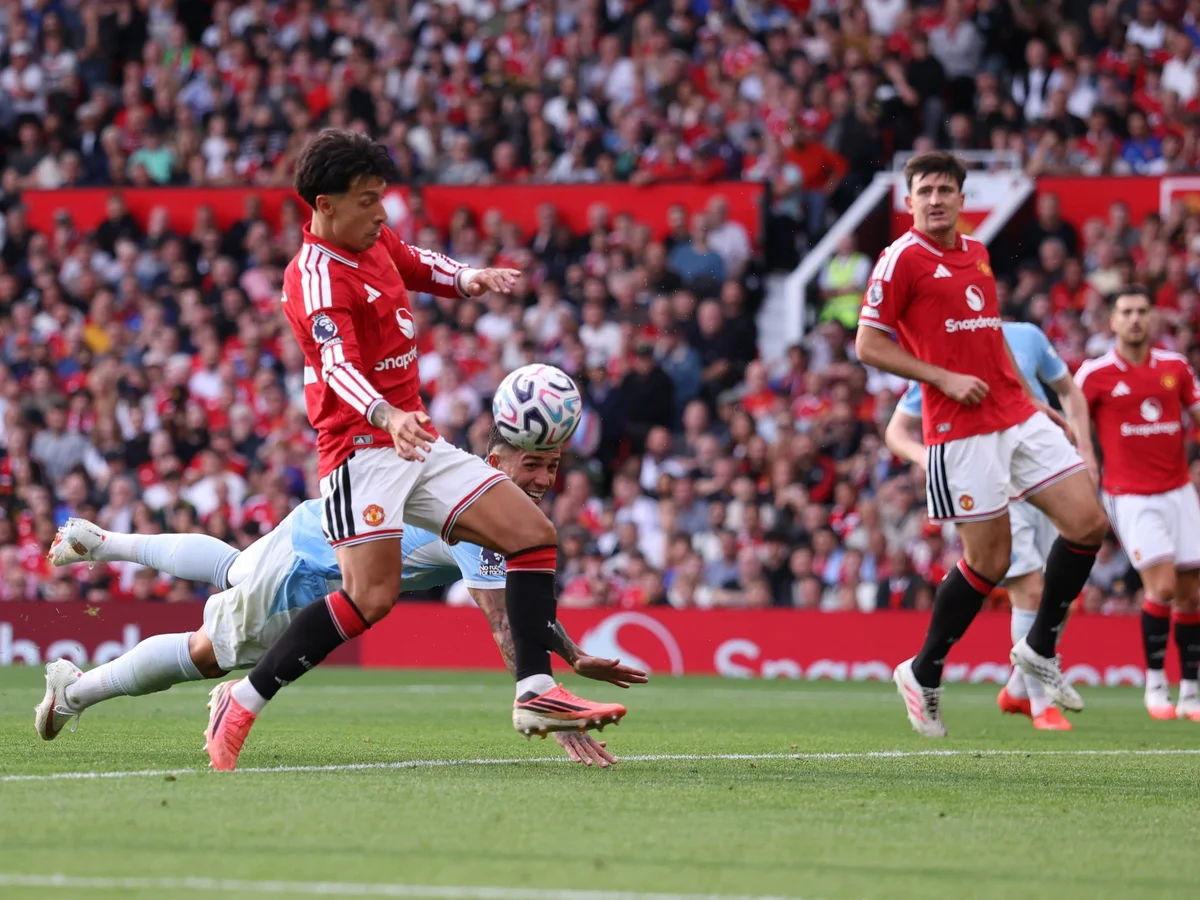 Arbitragem inglesa admite erro em gol de Haaland contra o Manchester United