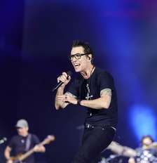Capital Inicial dedica música para Vorcaro e ministros do STF no Rock in Rio Foto: Anderson Bordê/Agnews