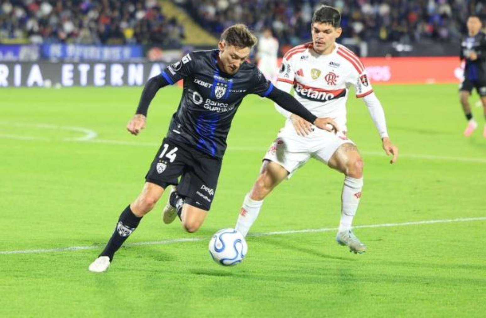 Flamengo mostra imposi&ccedil;&atilde;o defensiva e segura o Del Valle.