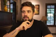 Vídeo: ator Rafael Cardoso celebra 98 dias limpo após reabilitação