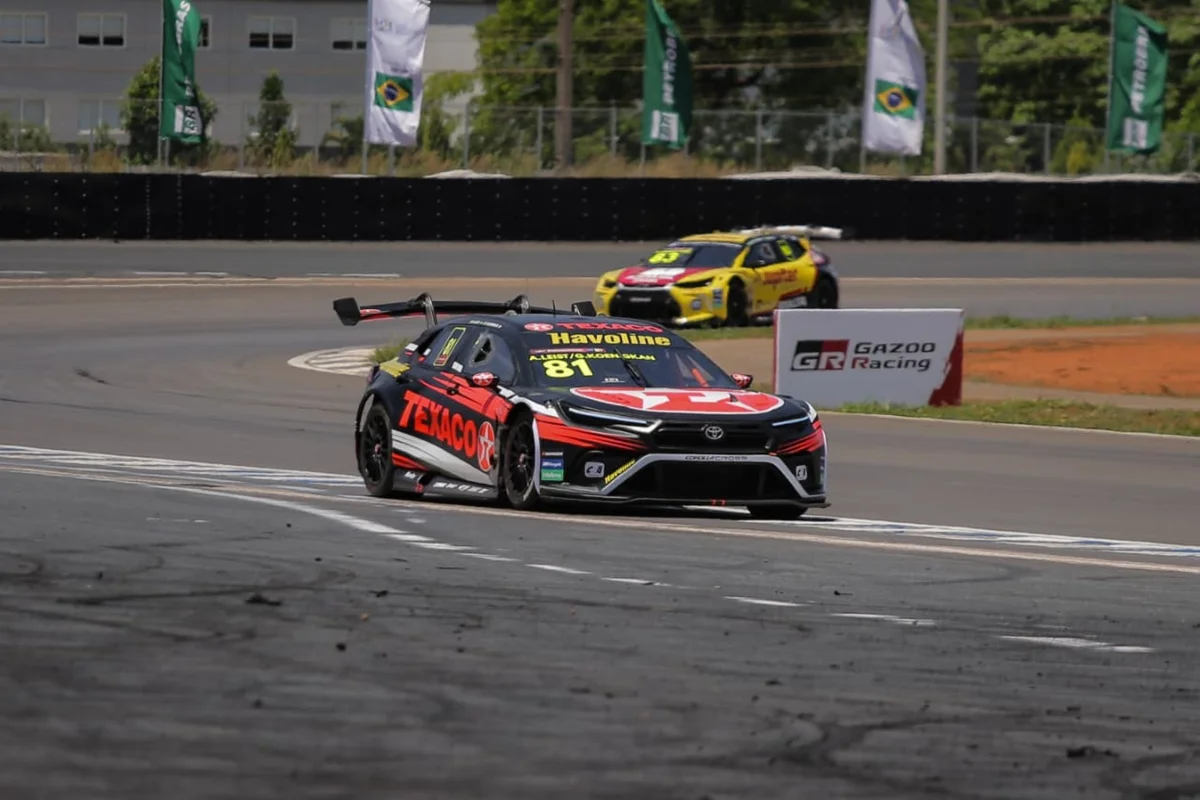 Gabriel Koenigkan lidera Stock Light e estreia na Stock Car em Brasília