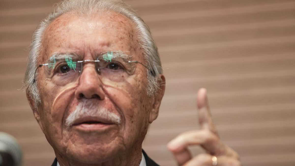 José Sarney continua internado em hospital em SP e tem previsão de alta para a próxima semana