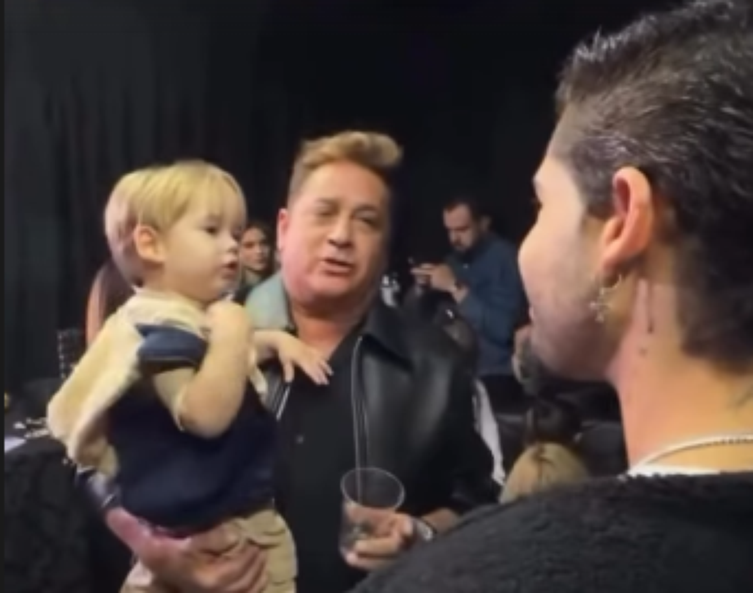 Leonardo faz homenagem ao neto Jos&eacute; Leonardo nas redes sociais