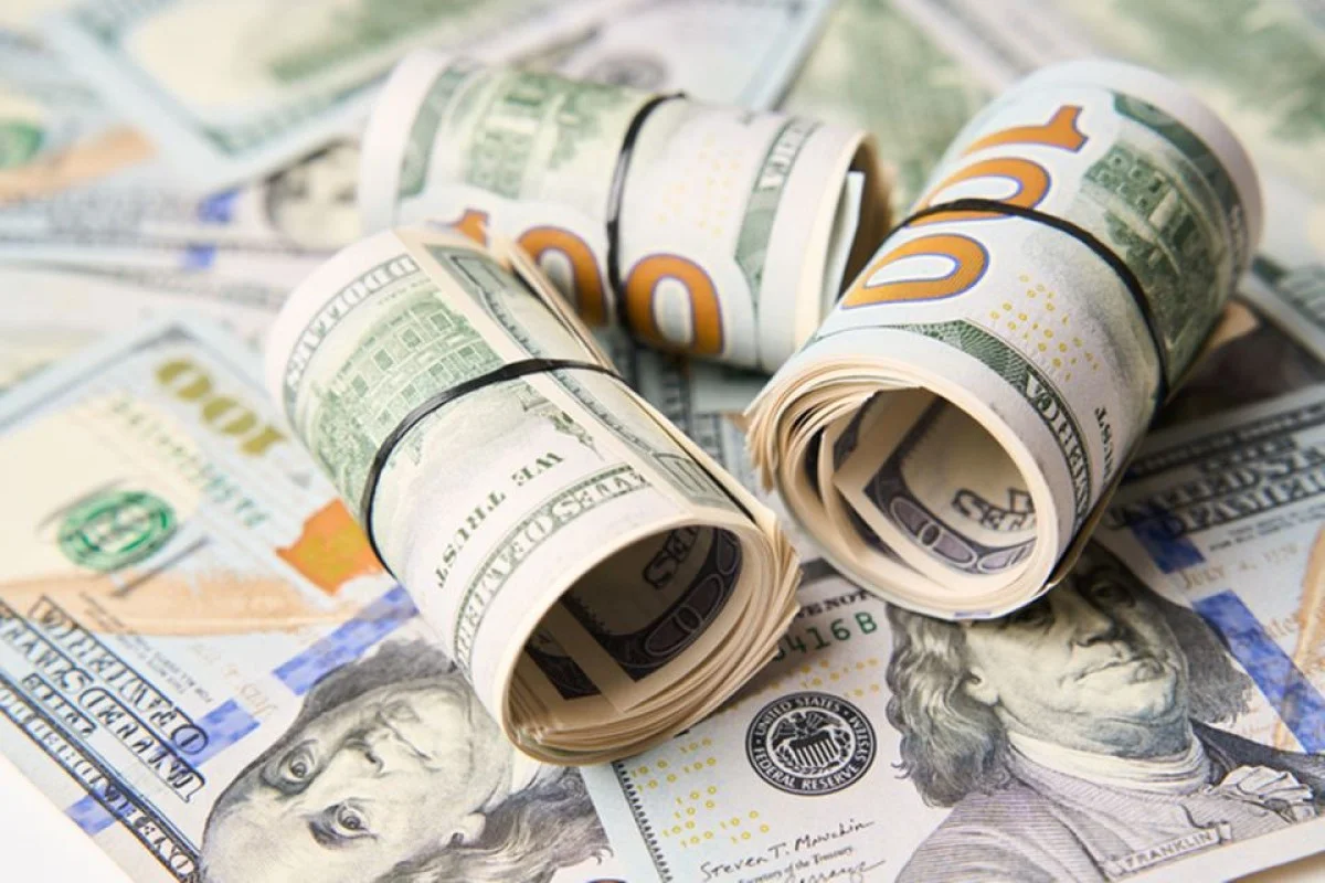 Dólar cai no pregão, mas sobe na semana com eleição, juros nos EUA e guerra