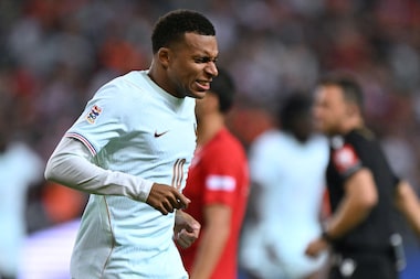 Mbappé marca, se machuca e França derrota Turquia na Liga das Nações; Bélgica vence a Itália