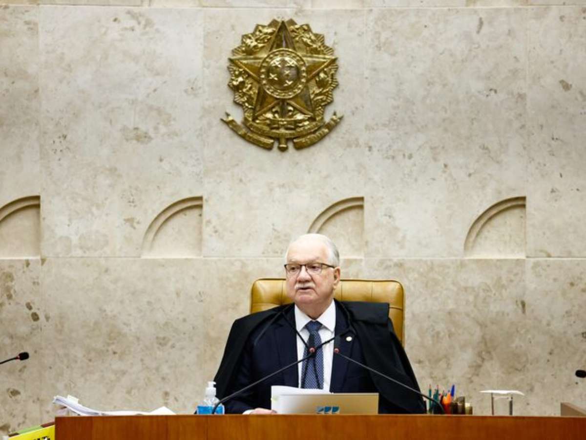 Fachin foi alertado para risco de suspensão, mas mantém sessão aberta de investigação contra Moraes