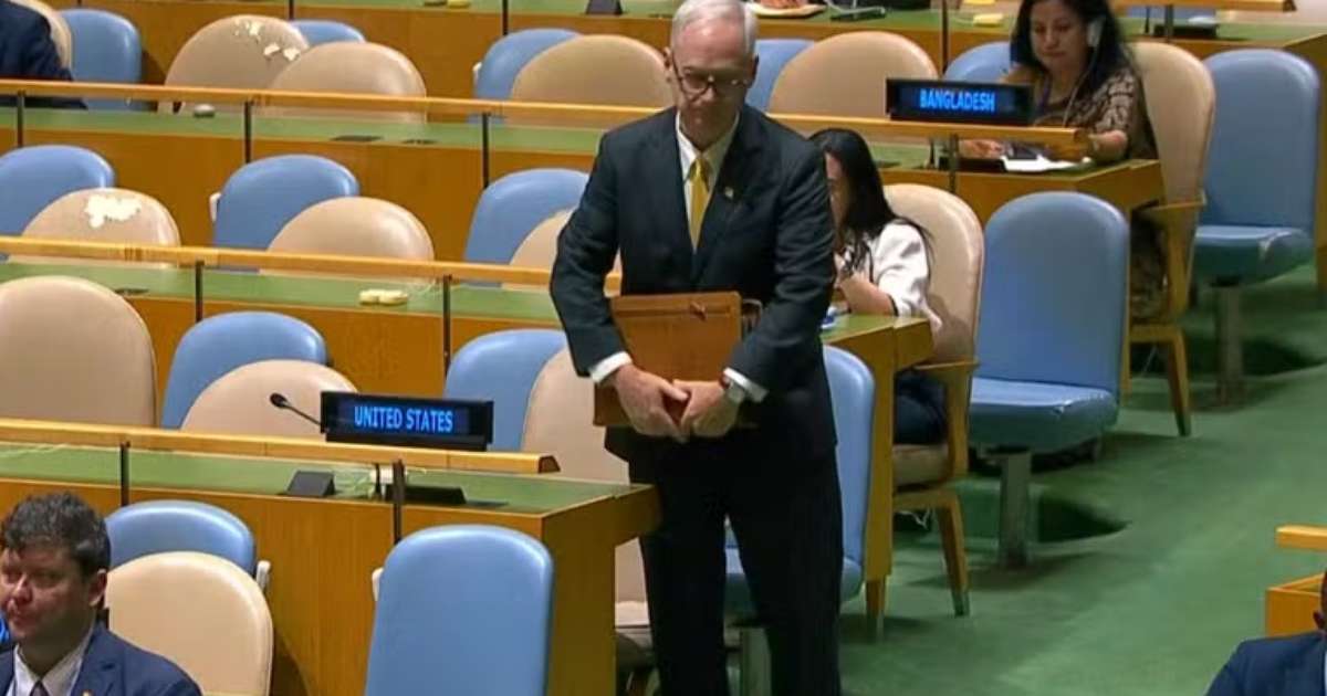 Irã denuncia 'terrorismo' dos EUA, e americanos abandonam plenário da ONU