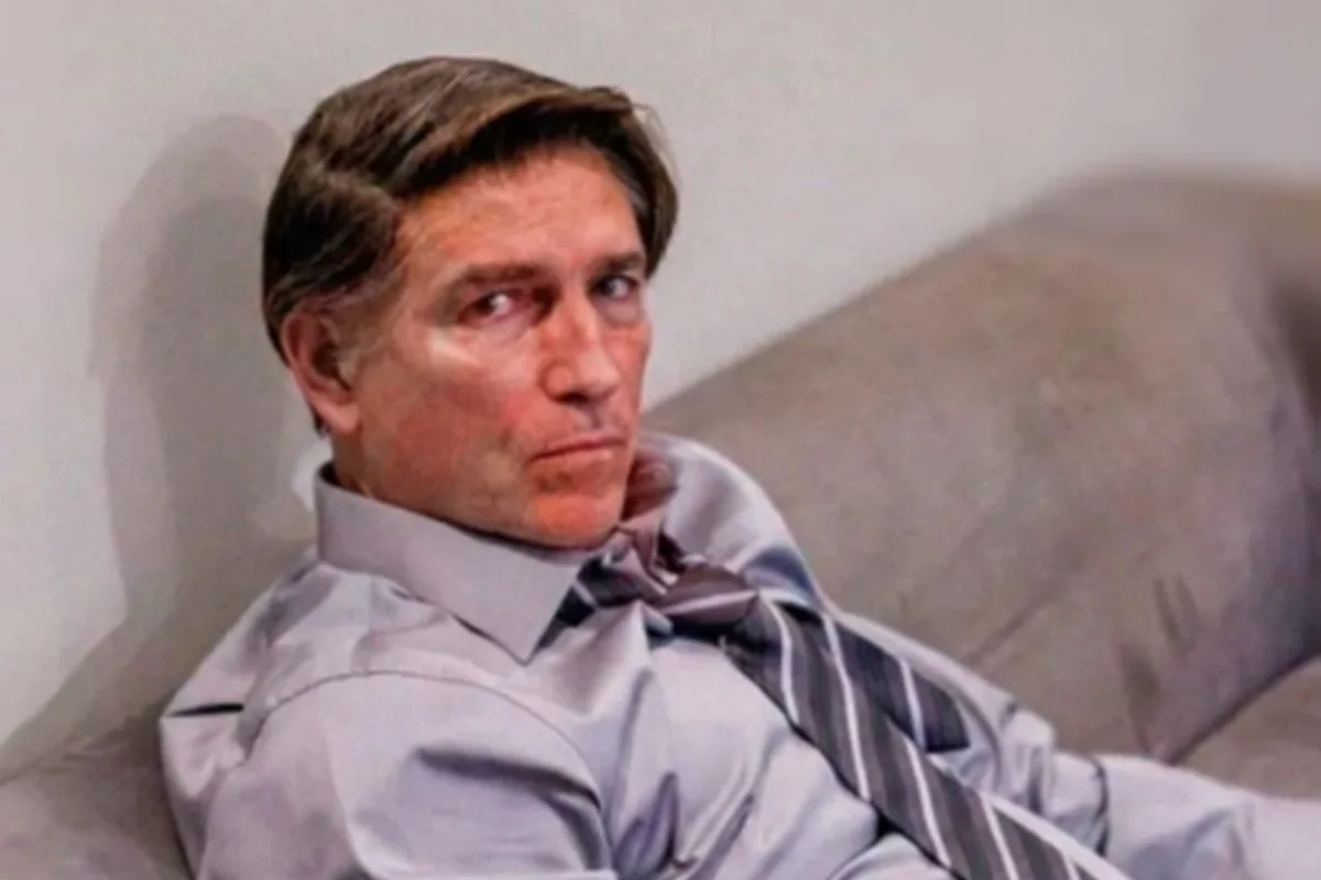 Jim Caviezel caracterizado como Jair Bolsonaro no filme Dark Horse