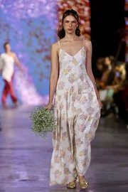 Hills, Glowshine e Erica Rosa mesclam festa e street no Metrópoles Catwalk