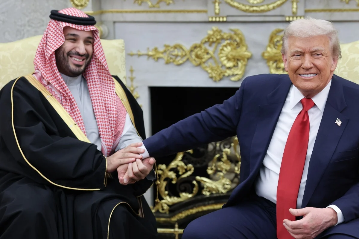 Almirante dos EUA visita príncipe da Arábia Saudita após avanço dos Houthis