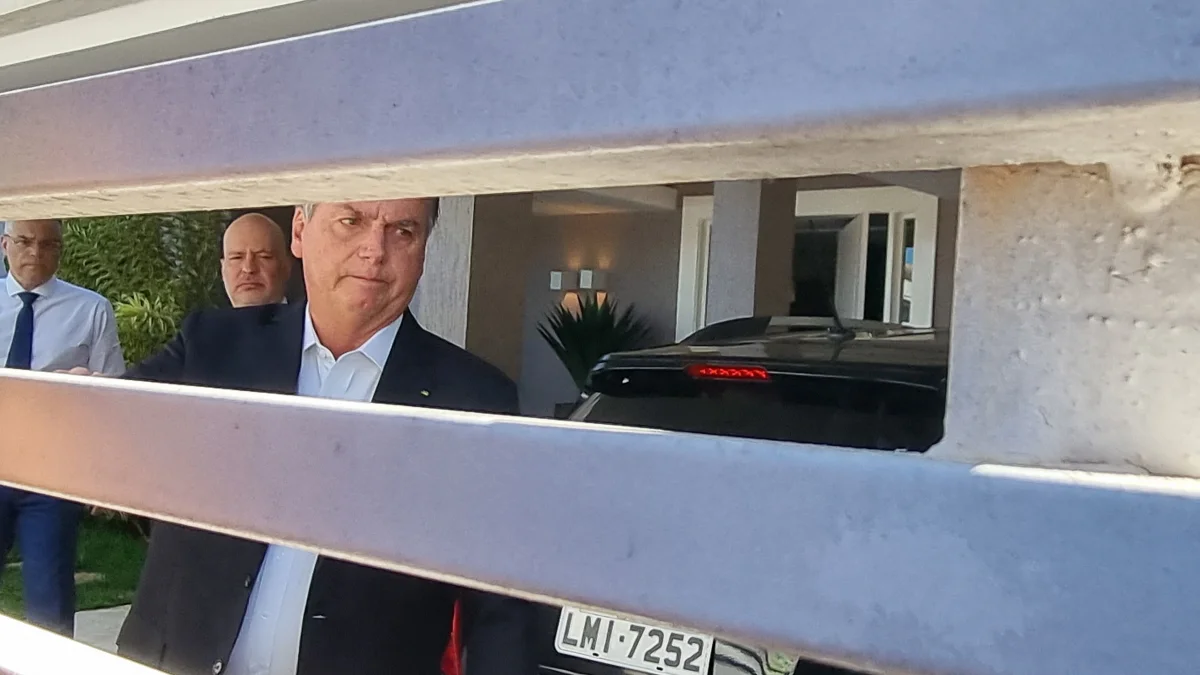 Moraes libera visita de parentes a Bolsonaro para Michelle fazer campanha
