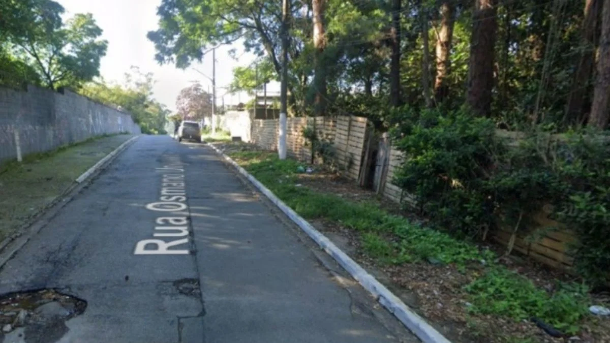 Mulher é morta a tiros e corpo abandonado dentro de saco plástico na rua