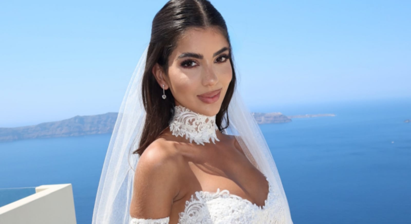 Larissa Galvão usou vestido rendado na segunda cerimônia Reprodução/Instagram