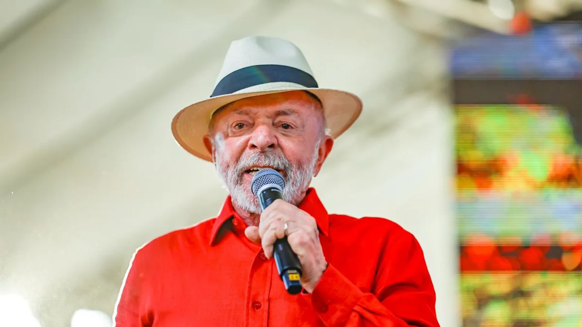 "Votar na família Bolsonaro é votar no Vorcaro", diz Lula em Pernambuco