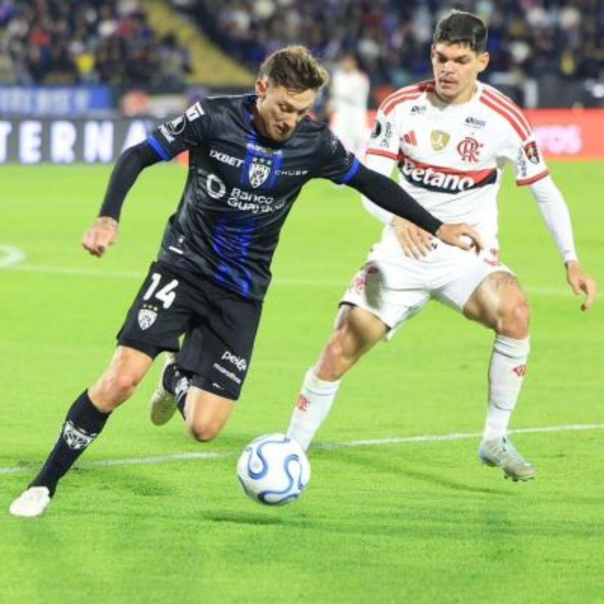 Ayrton Lucas diz que a raça do Flamengo determinou a vitória em Quito