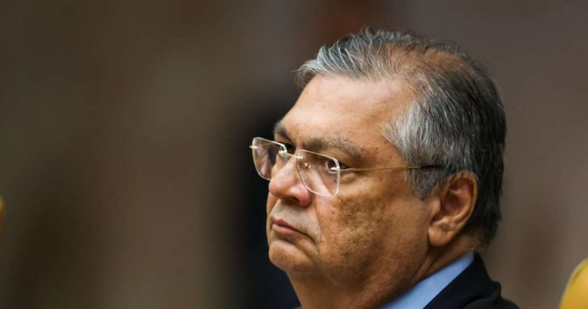 Após operação da PF, Dino proíbe Mario Frias de sair do país e ter contato com outros investigados