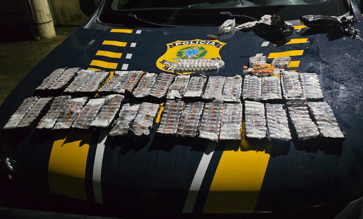 PRF apreende 655 frascos de emagrecedores escondidos no motor de caminhonete na Via Dutra, em Itatiaia (RJ)