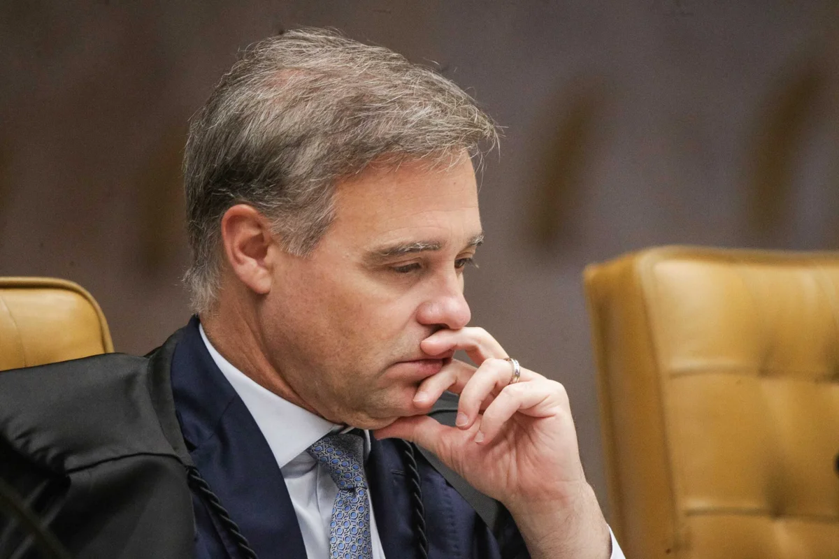 O tamanho do material liberado por André Mendonça