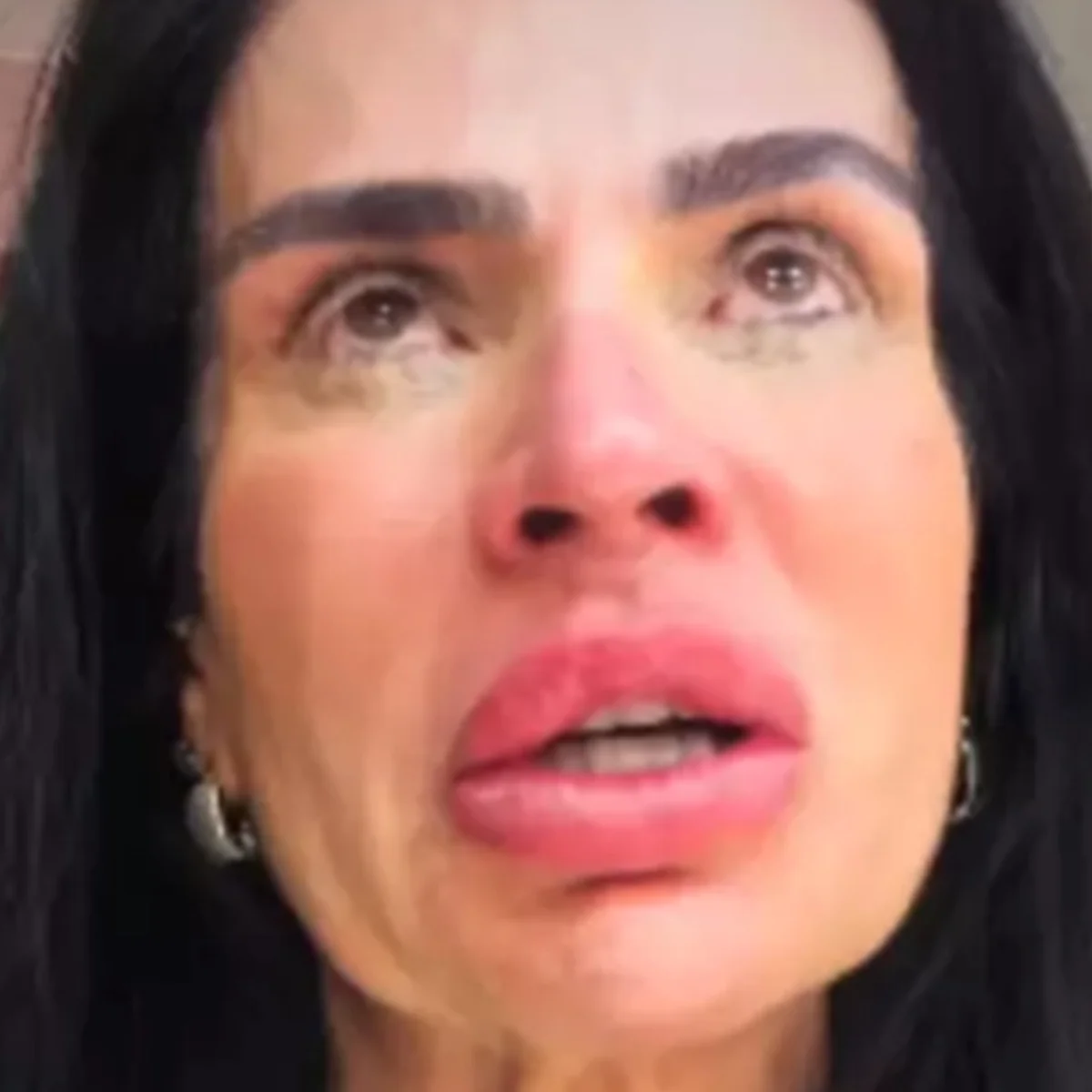 Solange Gomes chora após filha deixar A Fazenda e dispara: "Maldita"