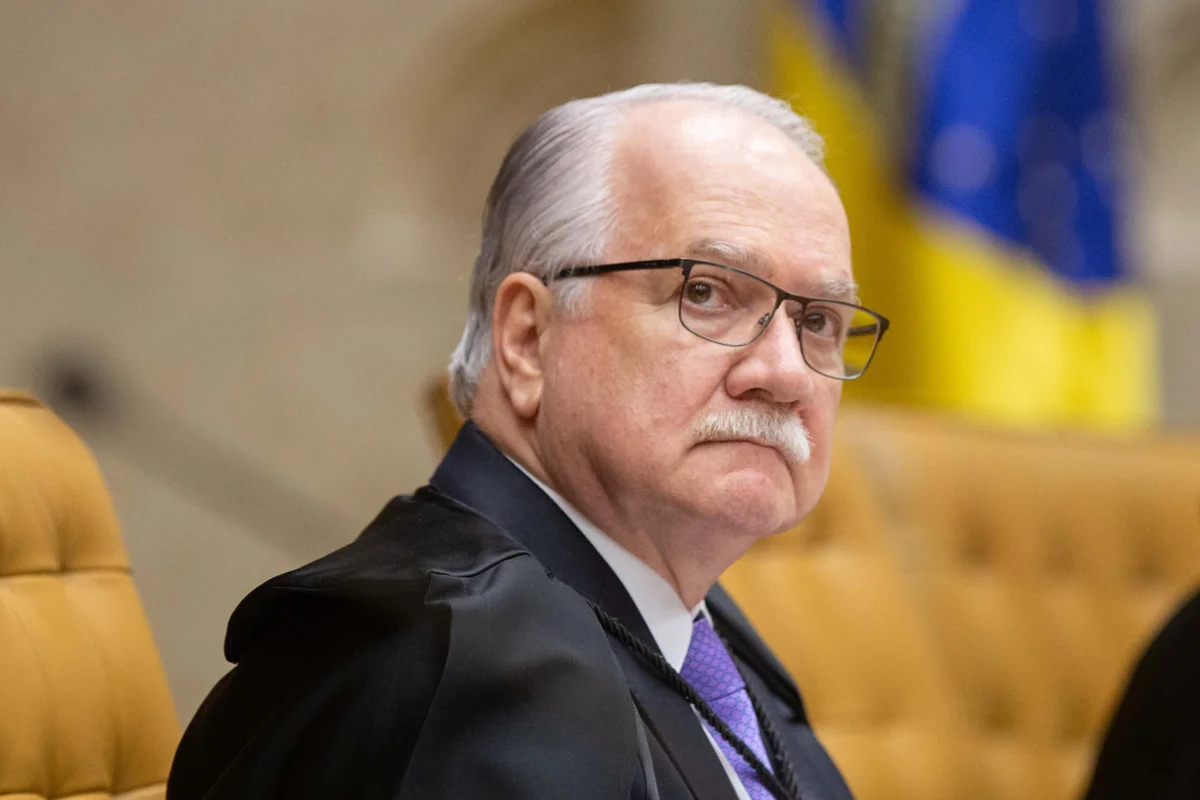 Fachin tira relatoria de Mendonça e assume caso ligado a Moraes e Vorcaro