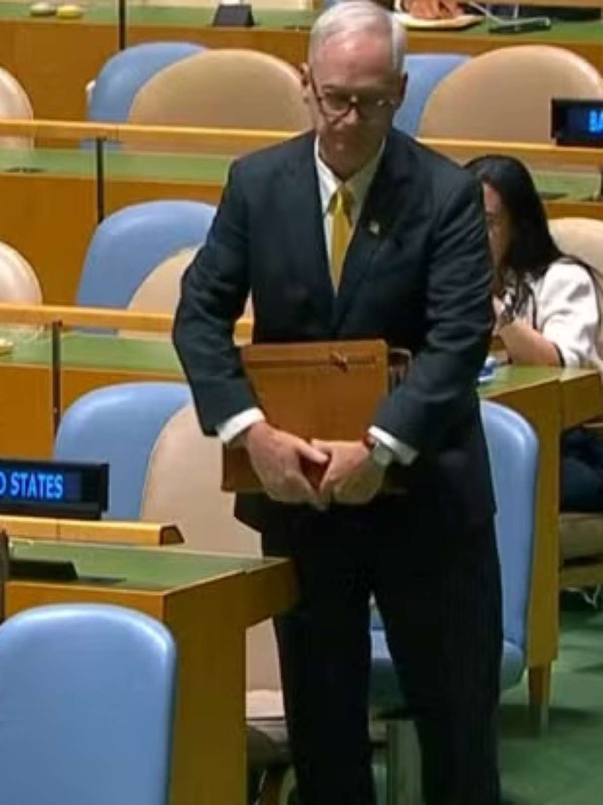 Irã denuncia 'terrorismo' dos EUA, e americanos abandonam plenário da ONU
