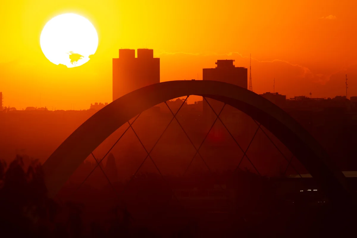 Imagem da matéria: Alerta de calor extremo: temperaturas podem ultrapassar 40°C até 4ª (30/9)