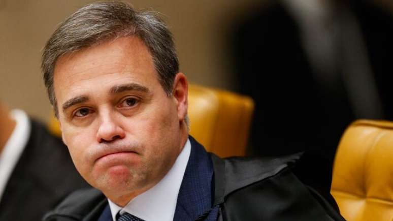 Fachin pede que Mendonça levante sigilo total do inquérito do caso Master em até 24 horas