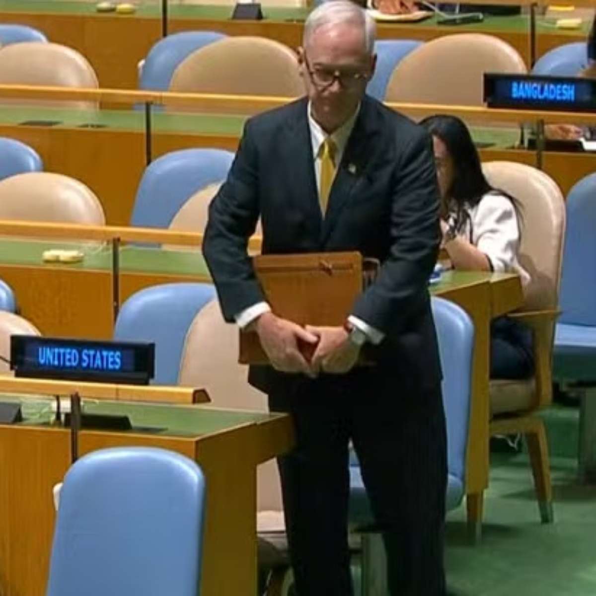 Irã denuncia 'terrorismo' dos EUA, e americanos abandonam plenário da ONU