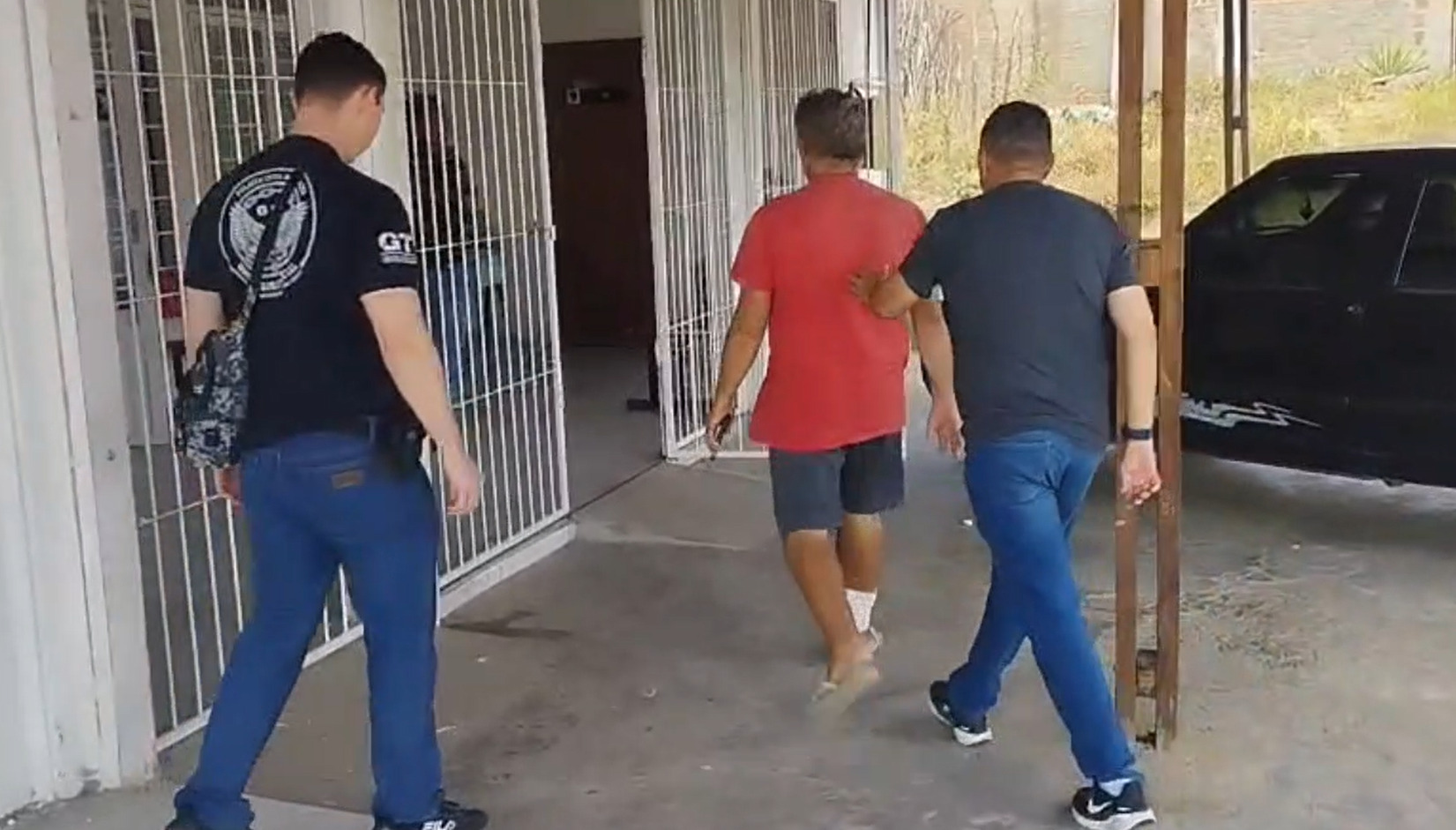Homem é preso por maus-tratos e cárcere privado contra as próprias filhas, na Paraíba