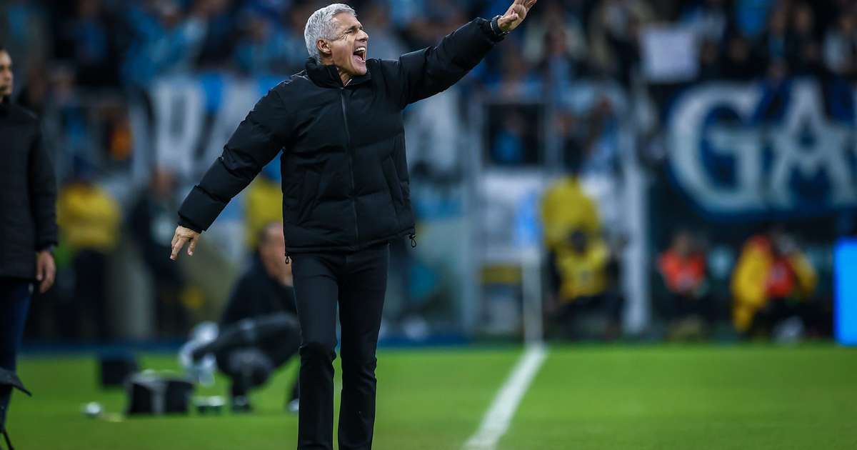 Luís Castro se irrita com jornalistas em coletiva após derrota para o Vasco