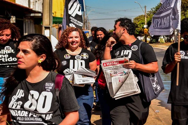 Samara Mineiro faz campanha na Rodoviária e celebra resultado de pesquisa - destaque galeria