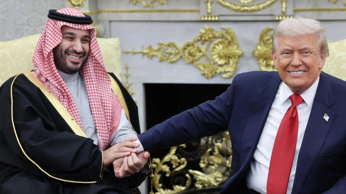 Almirante dos EUA visita príncipe da Arábia Saudita após avanço dos Houthis