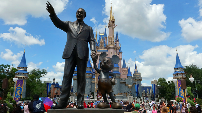 UCF Knights anunciam acordo de patrocinação no capacete incrivelmente alinhado com a marca com o Walt Disney World