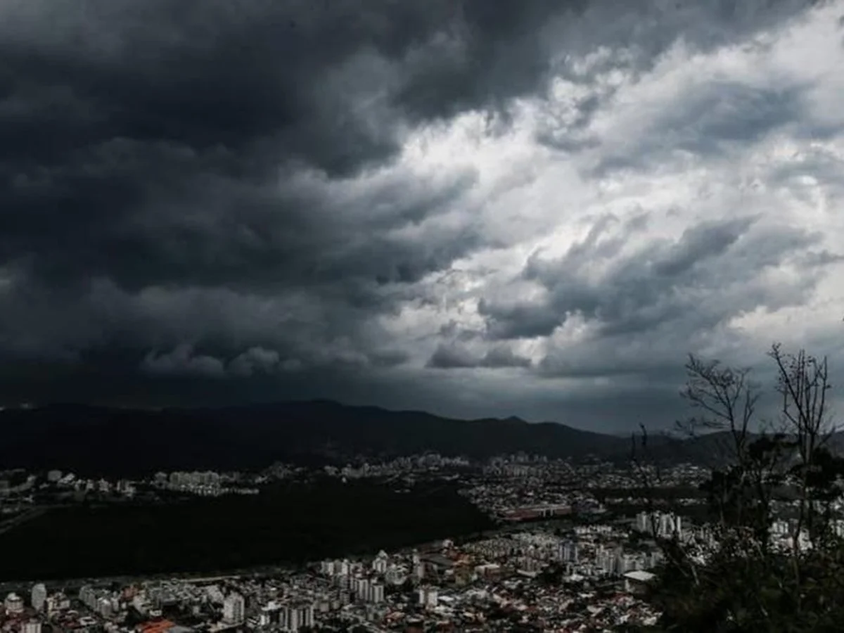 Clima: sul do país está sob alerta de "grande perigo" para chuvas e granizo